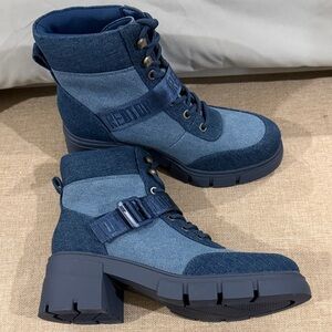 Stylish Blue Women's Boots